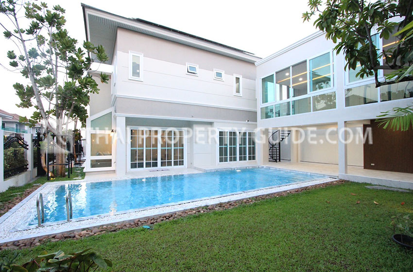 House with Private Pool for rent in Sukhumvit